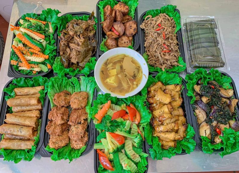 Nhà hàng chay Lạc Viên có địa chỉ tại số 1 ngõ 26 Nhân Hòa, Nhân Chính, Thanh Xuân, Hà Nội được mở kiểu buffet tự phục vụ, món ăn ngon, trang trí đẹp mắt.