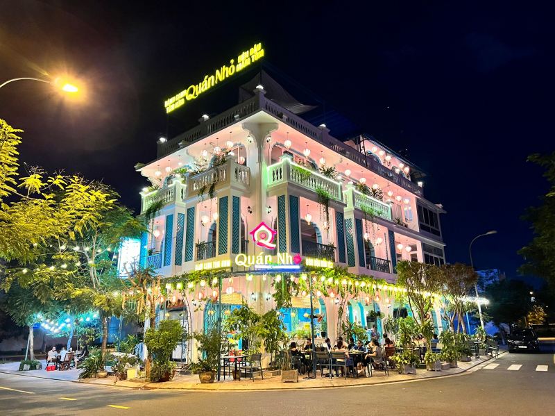 Sẽ là một thiếu sót trong danh sách quán bún đậu mắm tôm ở Nha Trang mà bỏ qua cái tên quán Nhỏ.