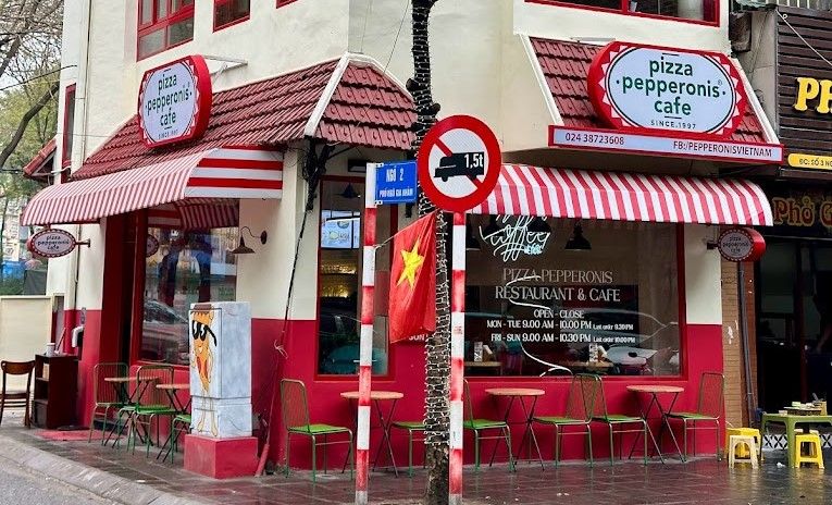 Pepperonis với chi nhánh tại Hà Nội đã chinh phục hoàn toàn được khẩu vị của người Việt bởi hương vị đặc biệt của những chiếc bánh pizza, các loại mỳ ống Ý tuyệt vời
