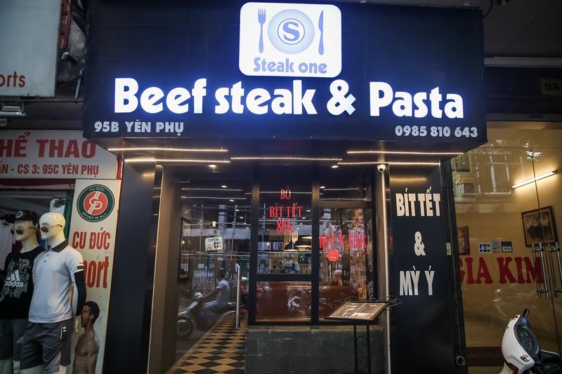 Steak One sở hữu vị trí đắc địa, là một trong những điểm đến du lịch mà khách người ngoài cực kì yêu thích.