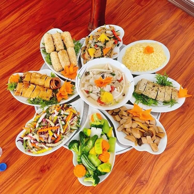 An Phúc Vegetarian Restaurant luôn luôn đặt niềm tin và tâm huyết vào từng mâm cỗ chay với từng nguyên liệu được lựa chọn và chế biến kỹ càng mang đến cho khách hàng một cảm nhận mới lạ về đồ ăn chay