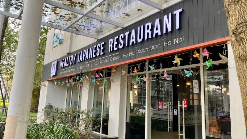 Tomita Bento mang ẩm thực Nhật Bản đến Việt Nam đã đưa đến cho các tín đồ yêu đồ ăn Nhật Bản một trải nghiệm mới lạ khác so với các thương hiệu cùng chuỗi