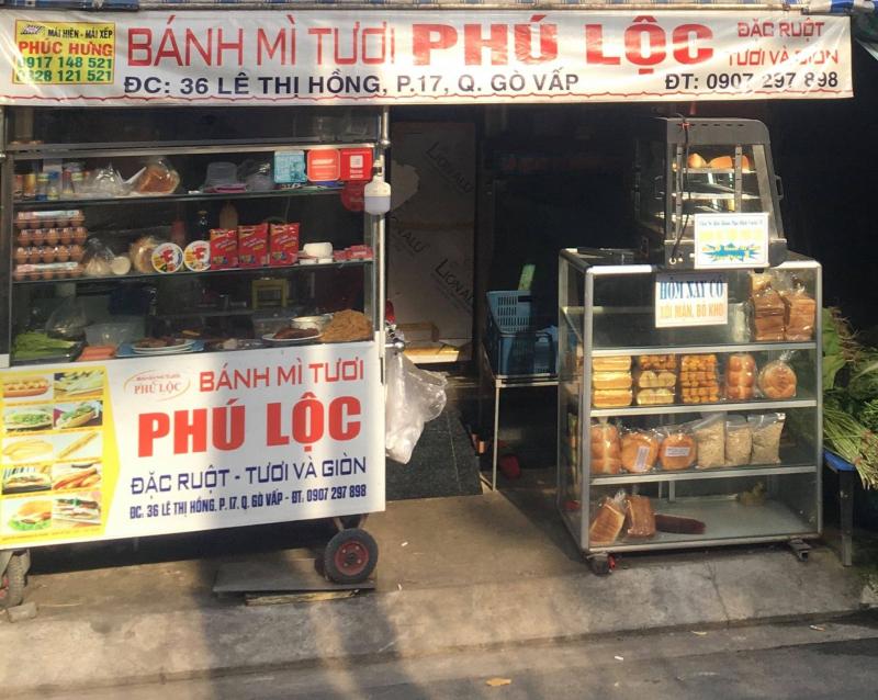 Quán Bánh Mì Tươi Phú Lộc tọa lạc tại Quận Gò Vấp là một địa chỉ nổi tiếng và được yêu thích bởi người dân địa phương cũng như du khách.