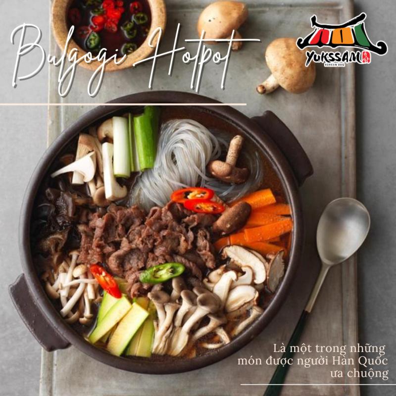 Lẩu Bulgogi ở BBQ Yukssam được chế biến từ nước súp ngọt, hòa quyện với nước tương Hàn Quốc nhằm tăng vị ngọt của thịt bò﻿﻿. Thịt mềm, thấm vị, ăn kèm với giá ngọt, miến nấu chín tới, hoà quyện cùng nước dùng vị thơm nhẹ, thanh dễ chịu.