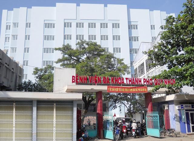Bệnh viện Đa khoa thành phố Quy Nhơn là bệnh viện hạng II, phục vụ bệnh nhân theo phương châm “Tiếp bệnh nhân niềm nở, ở chăm sóc tận tình, về dặn dò chu đáo”.