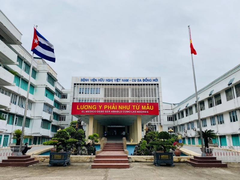 Bệnh viện hữu nghị Việt Nam - Cuba Đồng Hới là bệnh viện đa khoa hạng 1, tuyến Trung ương, thực hiện nhiệm vụ khám, chữa bệnh cho nhân dân trong và ngoài tỉnh. Đây cũng là đơn vị khám và điều trị chuyên môn tuyến cao nhất tại địa bàn tỉnh.