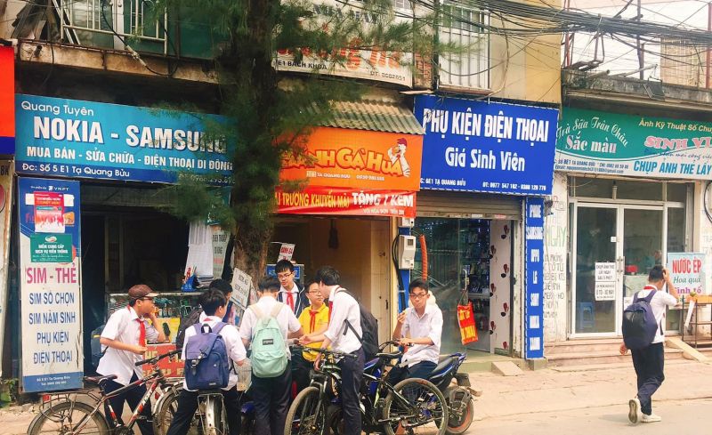 Thương hiệu bánh gà HuA đã có mặt trên thị trường được khoảng 4 năm, hiện đã có tới 3 cơ sở ở Hà Nội
