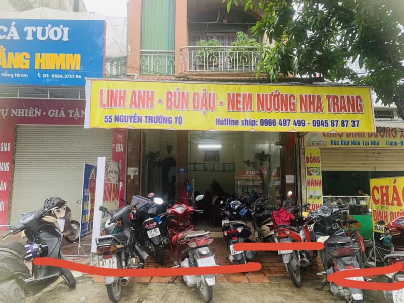 Nổi tiếng từ lâu là một trong những địa chỉ bún đậu ngon tại Thành Phố Vinh, Bún Đậu Linh Anh nằm trên trục đường Nguyễn Trường Tộ luôn được rất nhiều người đến thưởng thức. 