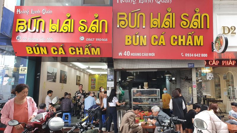 Bún hải sản Hoàng Linh Quán mang lại nhiều ấn tượng cho thực khách bởi công thức nấu nước dùng được chân truyền.