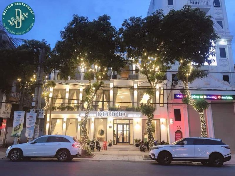 Delicio Restaurant tọa lạc tại 40, Nguyễn Văn Cừ - TP. Vinh, một vị trí thuận tiện giao thông bởi thế bạn không quá vất vả trong câu chuyện tìm đường đến nhà hàng