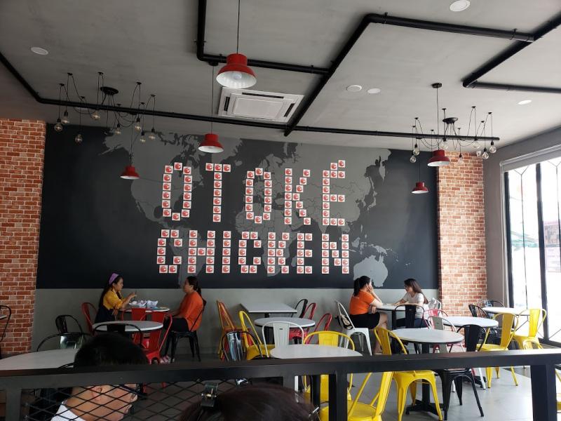 Otoké Chicken là quán gà sốt phô mai có tiếng tại Quận 7 và được nhiều khách hàng đánh giá tốt