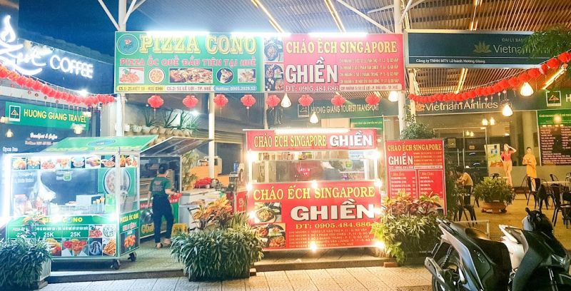 Cháo Ếch Singapore Ghiền nằm ngay trục đường Lê Lợi nhộn nhịp, với không gian quán rộng rãi thoáng mát, với sự phục vụ nhiệt tình, vui vẻ