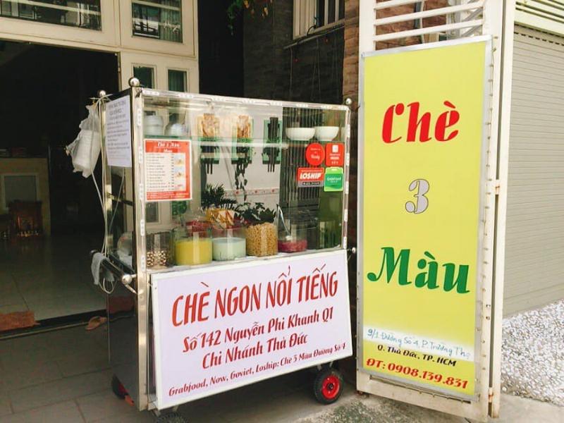 Là một quán chè nhỏ nằm cuối đường Nguyễn Phi Khanh nhưng Chè Ba Màu lại được khá nhiều thực khách đến thưởng thức.