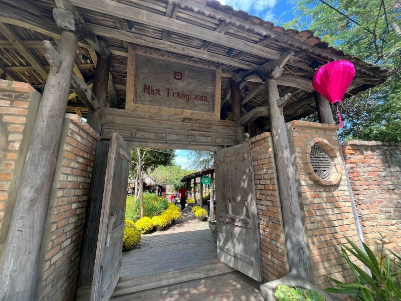 ha Trang Xưa đã có mặt từ nhiều năm và tạo thương hiệu riêng trong lòng khách hàng địa phương lẫn khách du lịch, là một trong những điểm nhất định “phải - đến” khi tới Nha Trang