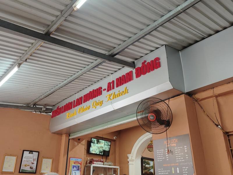 Miến Lươn Lan Hương là một quán ăn đặc biệt chuyên về món lươn.