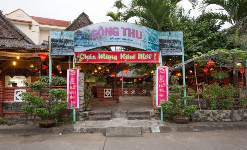 Nhà Hàng Sông Thu - Song Thu Restaurant với khung cảnh thoáng mát bên cạnh dòng sông Thu Bồn là địa điểm lý tưởng cho quý khách vào những kỳ nghỉ cuối tuần, cũng như những dịp lễ, Tết