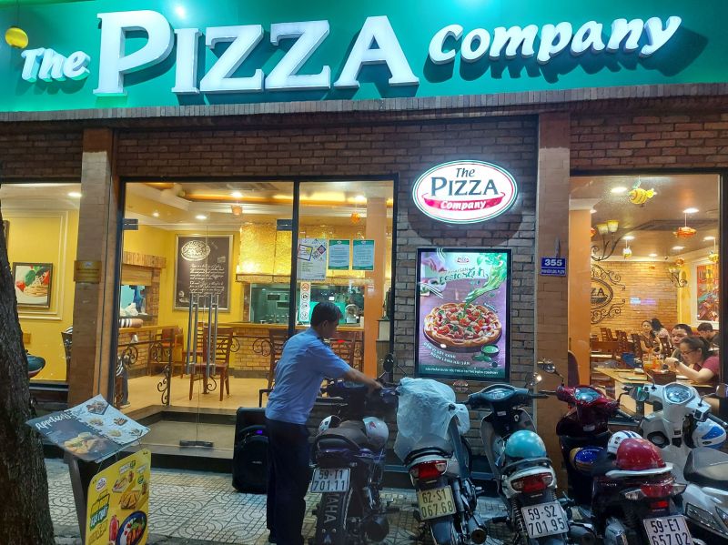 The Pizza Company quận Phú Nhuận nằm trên đường Phan Xích Long, vị trí khá dễ tìm.