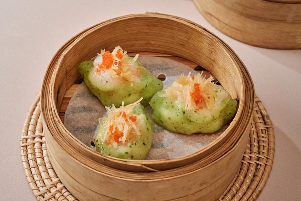 Dragon Palace Restaurant nổi tiếng với Dimsum tôm, miếng dimsum được hấp vừa tới cắn vào ngập miệng với nhân thịt tôm béo ngậy cảm nhận được độ tươi ngon của từng món ăn khiến ai đến thưởng thức cũng phải xuýt xoa khen ngợi