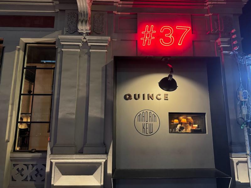 Với phong cách nhà bếp mở, Quince Saigon mang đến một không gian ẩm thực vừa tinh tế vừa hiện đại và phù hợp với tất cả mọi người
