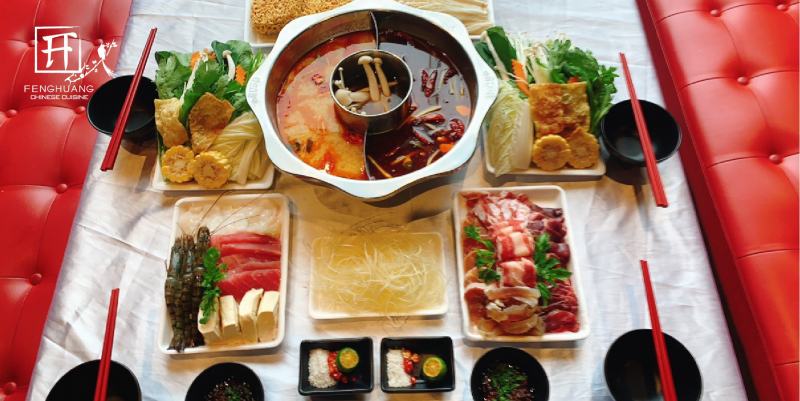 Menu FengHuang rất đa dạng bao gồm món khai vị, các loại Dimsum, món chiên, lẩu các loại tổng cộng có hơn 60 món ăn. Đến FengHuang bạn sẽ được ăn thỏa thích với gói buffet Dimsum & lẩu chỉ với 269k/người.