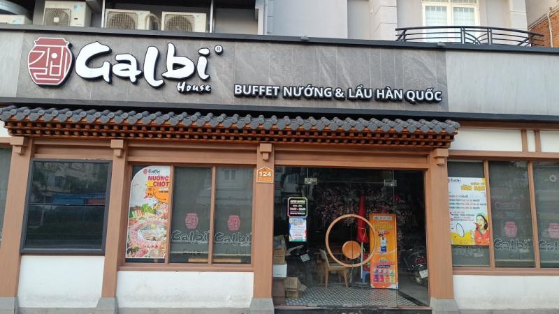 Bước chân vào nhà hàng Galbi House, thực khách sẽ lạc vào thế giới của những món nướng đặc sắc đậm chất Hàn Quốc và được tự tay chọn lựa các món ăn mình yêu thích để tự trải nghiệm