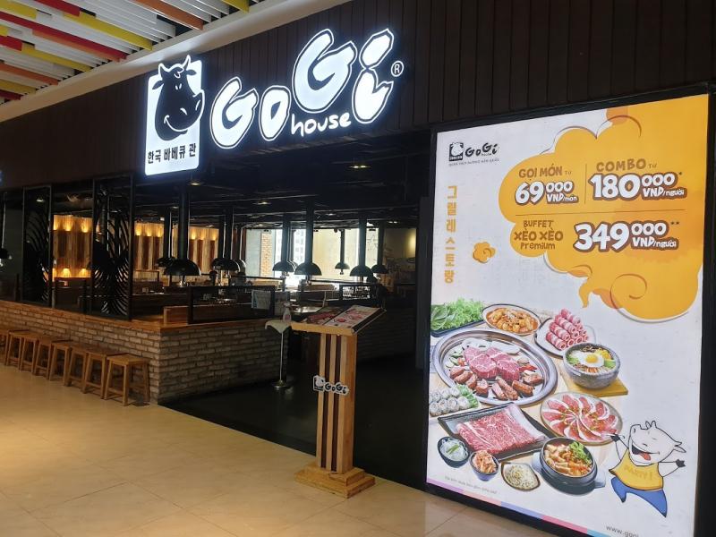 GoGi House không chỉ nổi tiếng bởi chất lượng món ăn cùng phong cách nướng Hàn Quốc đặc trưng, mang hơi thở “xứ sở kim chi” rõ nét, nhà hàng còn tạo nên không gian sang trọng, hiện đại 