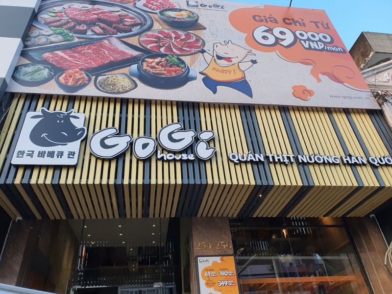 Ghé GoGi House, bạn sẽ có cảm giác như lạc vào một quán ăn nơi Seoul tấp nập giàu truyền thống với hương vị đặc trưng của đất nước Hàn Quốc