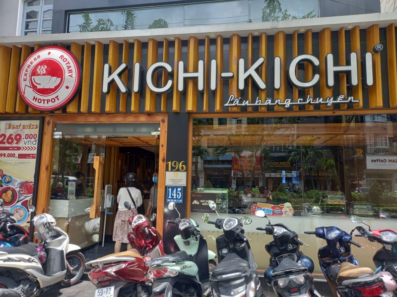 Nhắc đến buffet lẩu băng chuyền thì cái tên Kichi Kichi được người dân lựa chọn hàng đầu.