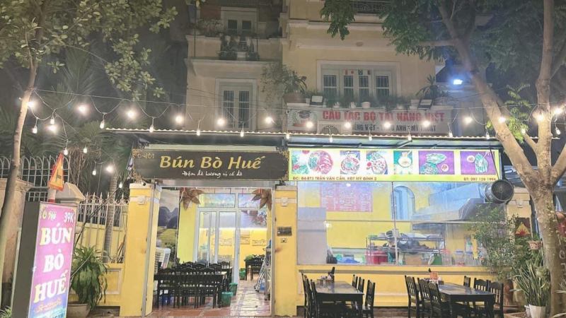 Nhắc đến Bún Bò Huế tại Hà Thành, có lẽ không ai không biết đến thương hiệu bún bò huế đình đám - Bún Bò Huế O Hội.