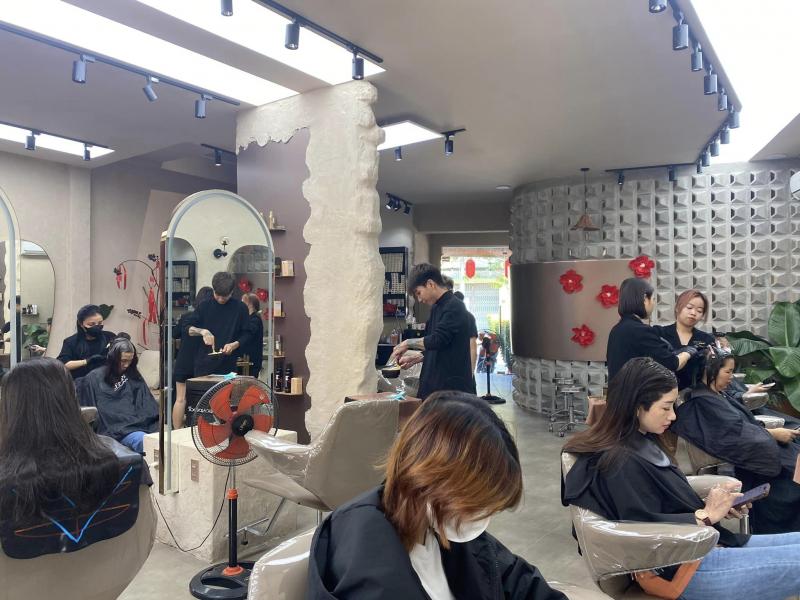 Viện tóc Nguyễn Cường cũng là một địa chỉ làm tóc uy tín được nhiều khách hàng tại Tây Ninh tin tưởng lựa chọn bởi chất lượng dịch vụ tốt cùng một phong cách làm việc hết sức chuyên nghiệp.