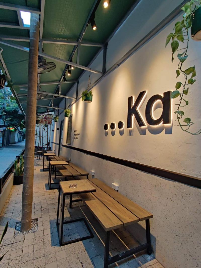 Ka là quán cà phê đúng chất để cảm nhận không gian “cực chill” và đồ uống vừa ngon vừa rẻ. 