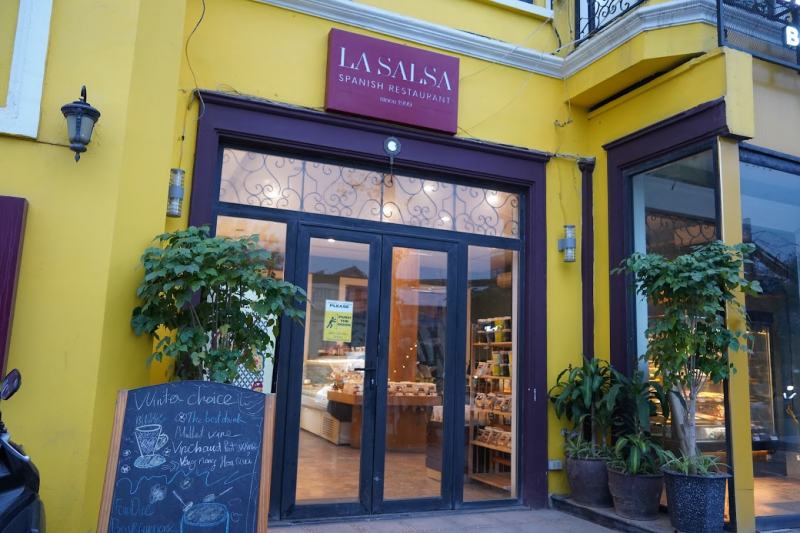 La Salsa lounge and garden restaurant