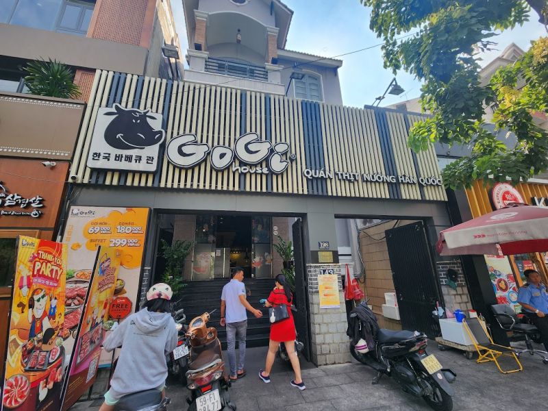 GoGi House là nhà hàng mang phong cách Hàn Quốc, chuyên về các món nướng và các món Hàn đặc trưng