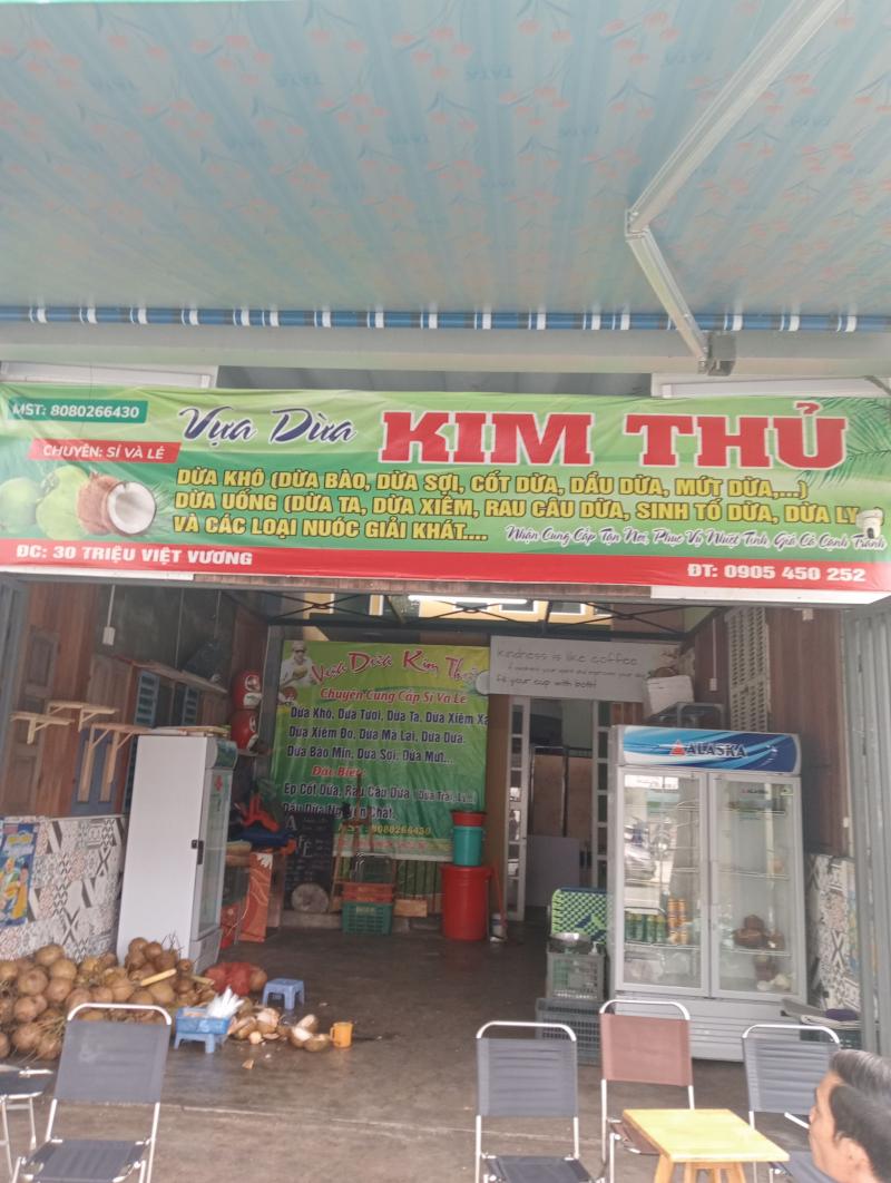 Vựa Dừa Kim Thủ với những trái dừa xiêm được cung cấp không chỉ ngon, đảm bảo vệ sinh còn đảm bảo tính mỹ thuật cao. 