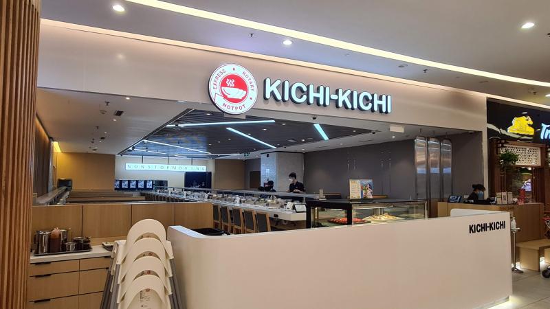Kichi Kichi mang một không gian sang trọng, rộng rãi, thoáng mát, giúp thực khách cảm thấy thoải mái, tiện lợi khi thưởng thức các món lẩu ở đây
