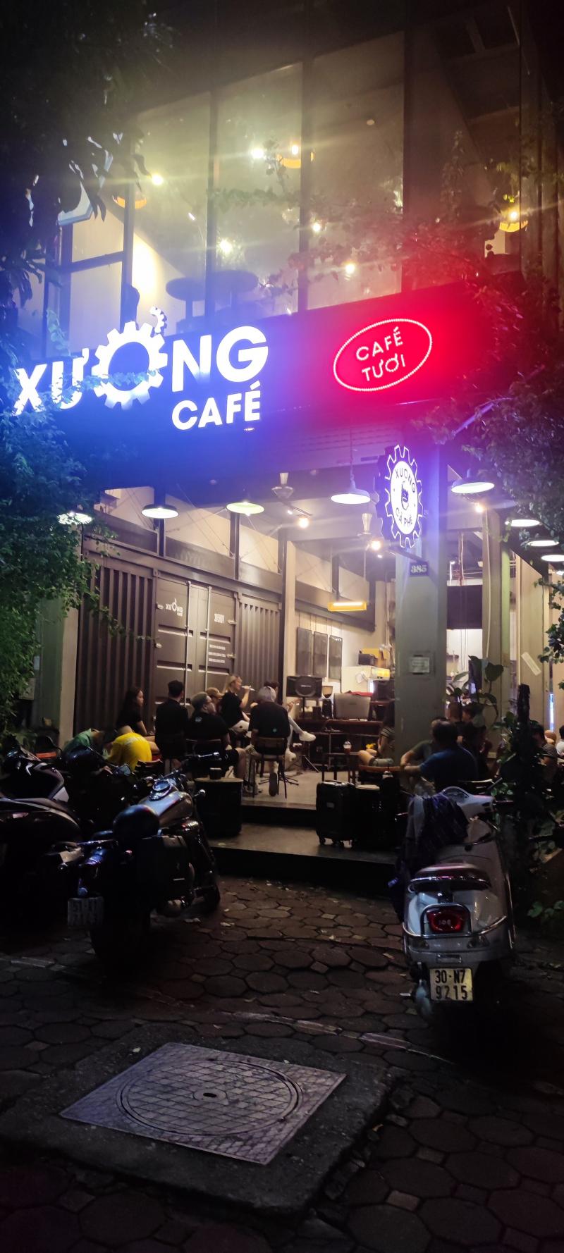 Hệ thống Xưởng Cafe phủ sóng khắp Hà Nội, với phong cách cà phê đường phố đặc biệt, không lẫn với bất cứ quán nào. 