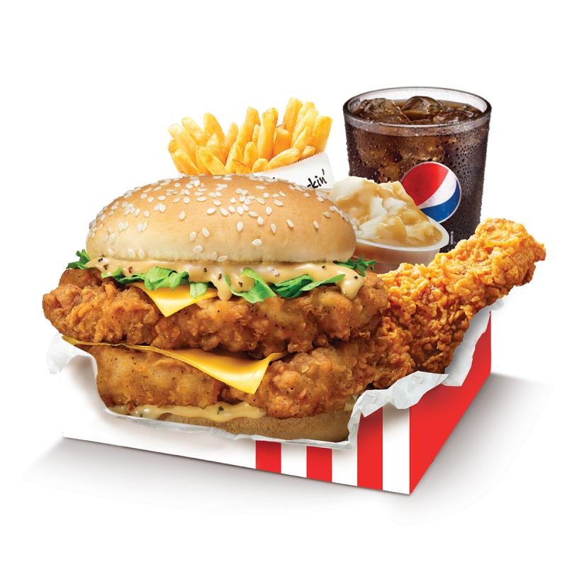 Bánh mì hamburger KFC có kích thước vừa phải, mềm xốp và hơi ngọt. Bánh được nướng giòn nhẹ ở phần vỏ, tạo nên độ dai và thơm ngon nhất định.