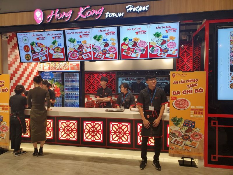 Hong Kong Center được biết đến là mô hình kinh doanh lẩu Hồng Kông theo suất tự phục vụ với vị nước chua cay không nơi nào có và giá cả phải chăng