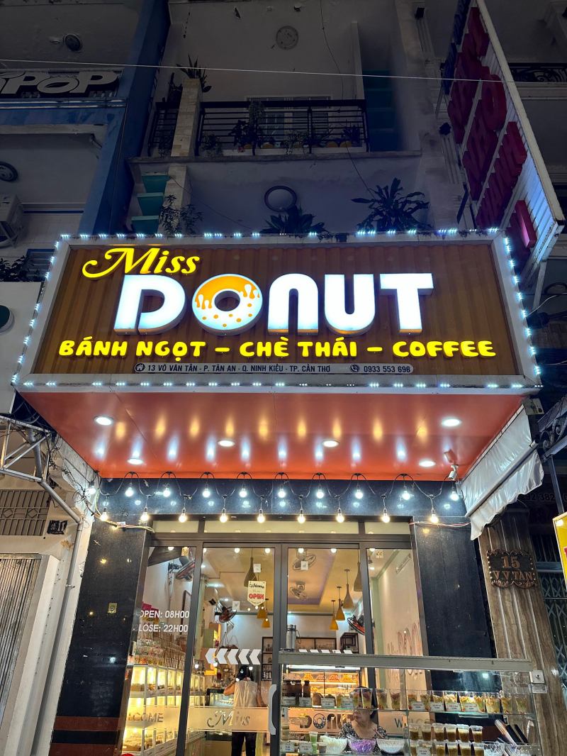 Các loại bánh ngọt của Miss Donut luôn được yêu thích nhất bởi những tín đồ ăn vặt, đặc biệt là những bạn thích đồ ngọt.