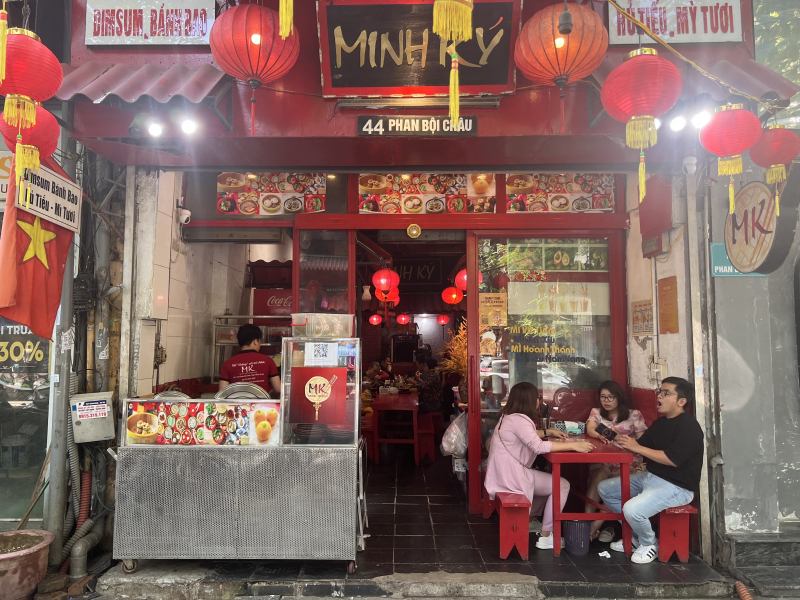 Minh Ký Dimsum & Noodles chuyên đồ Hồng Kông, mang hơi hướng đồ ăn đường phố. 