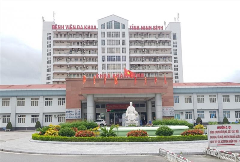 Bệnh viện Đa khoa tỉnh Ninh Bình là bệnh viện hạng I tuyến tỉnh cũng như là bệnh viện vệ tinh của nhiều bệnh viện tuyến trung ương.