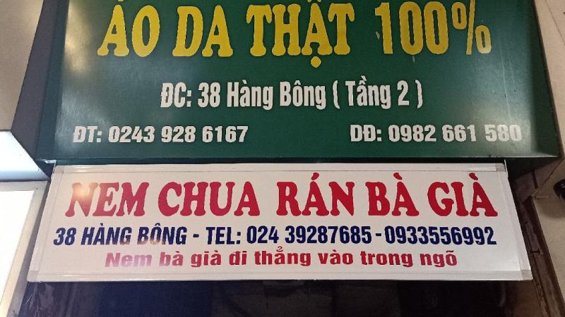 Nem chua rán Bà Già chắc chắn là cái tên mà có lẽ giới trẻ Hà Thành nào mê ăn vặt cũng biết đến.