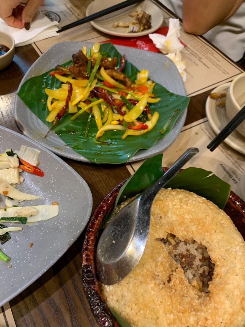 Với đặc sản là  xôi chiên nhà hàng Mường Bi đã thu hút được đông đảo lượt khách ghé thăm ăn uống và trải nghiệm