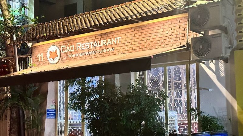Được du khách đánh giá là một nhà hàng ngon nổi tiếng tại Vinh, Nghệ An, Cáo Restaurant hứa hẹn sẽ đem đến cho du khách, thực khách một bữa ăn thật ngon miệng và an toàn