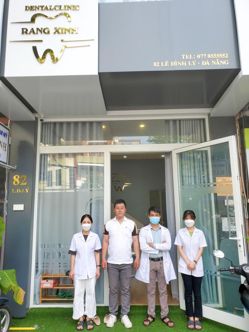 Nha khoa Răng Xinh tại Đà Nẵng là một phòng khám có tiếng về dịch vụ làm răng sứ thẩm mỹ. Đây là một trong những nha khoa làm răng sứ đẹp với các form đa dạng, trẻ trung, đặc biệt phù hợp với lứa trẻ.