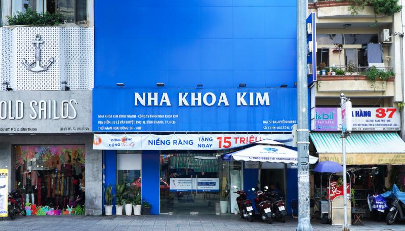 Nha khoa Kim được biết đến là một trong những hệ thống nha khoa đáng tin cậy, uy tín, với các trang thiết bị hiện đại và chất lượng điều trị tốt.