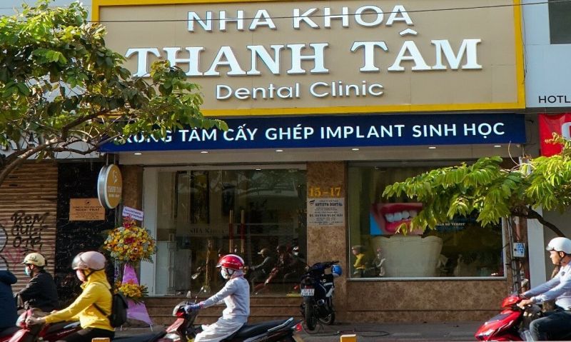 Nha khoa Thanh Tâm là một địa chỉ nha khoa uy tín hàng đầu chuyên về bọc răng sứ thẩm mỹ, trồng răng implant.