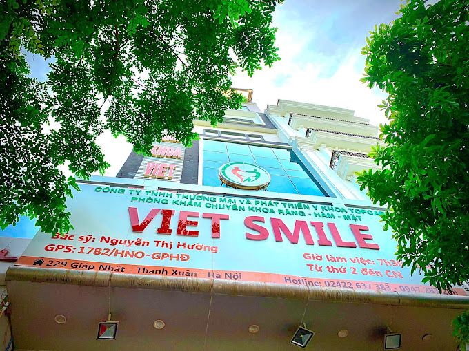Từ nhiều năm qua tại Hà Nội, Nha khoa VIET SMILE luôn được biết đến là một hệ thống nha khoa có chất lượng quốc tế và là địa điểm hàng đầu của các khách hàng trong nước, ngoài nước khi tìm kiếm một địa điểm bọc răng sứ uy tín.
