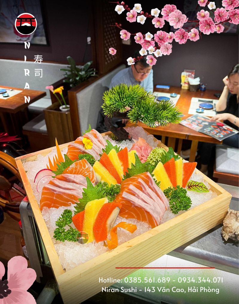 Sashimi tại Niran Sushi được đánh giá cao về độ tươi ngon. Các loại hải sản được nhập khẩu trực tiếp từ Nhật Bản hoặc được đánh bắt tại địa phương, đảm bảo độ tươi sống.