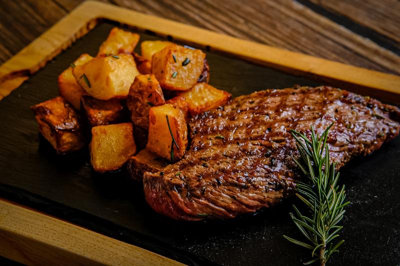 Pendolasco đặc trưng bởi suất beefsteak mọng nước được áp đến độ medium rare vừa phải ăn vào miếng thịt cảm nhận được độ ngọt, béo khiến ai đến Pendolasco cũng phải thưởng thức qua món ăn này một lần